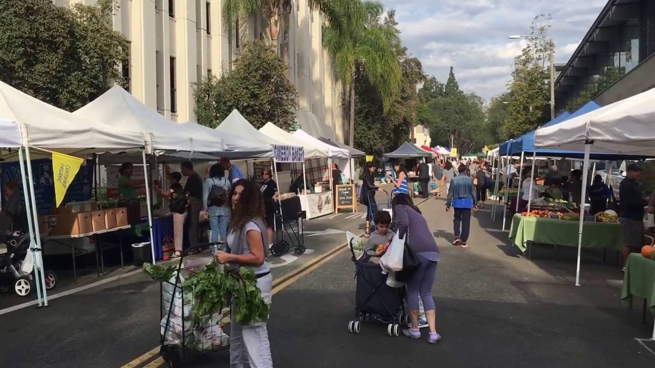 Good morning from our Beverly Hills Farmers' Market. - Beverly Hills